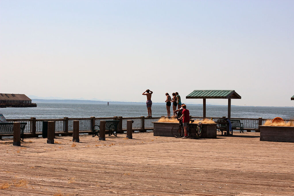 kids enjoying the sun on Jorgensen Pier