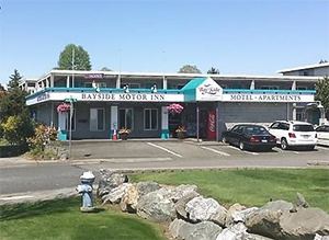 Bayside Motor Inn in Blaine by the Sea offering inexpensive overnight stays.